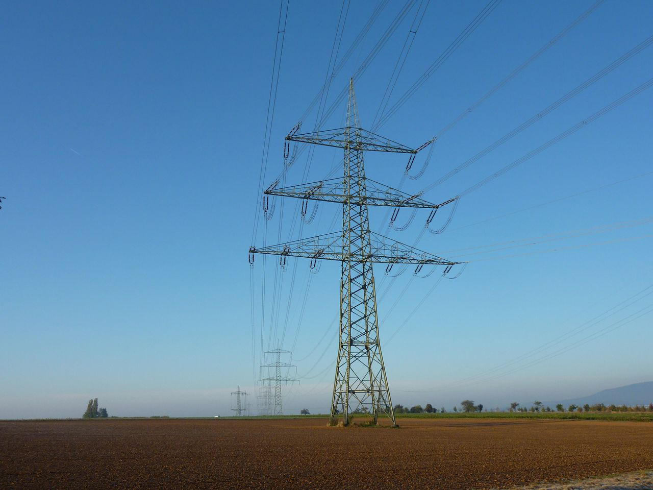 A Magyar Kereskedelmi és Iparkamara az energiaválságos időszakban javaslatokat fogalmaz meg a vállalkozások számára, a gazdaság működőképességének megőrzése érdekében A Magyar Kereskedelmi és Iparkamara az energiaválságos időszakban javaslatokat fogalmaz meg a vállalkozások számára, a gazdaság működőképességének megőrzése érdekében