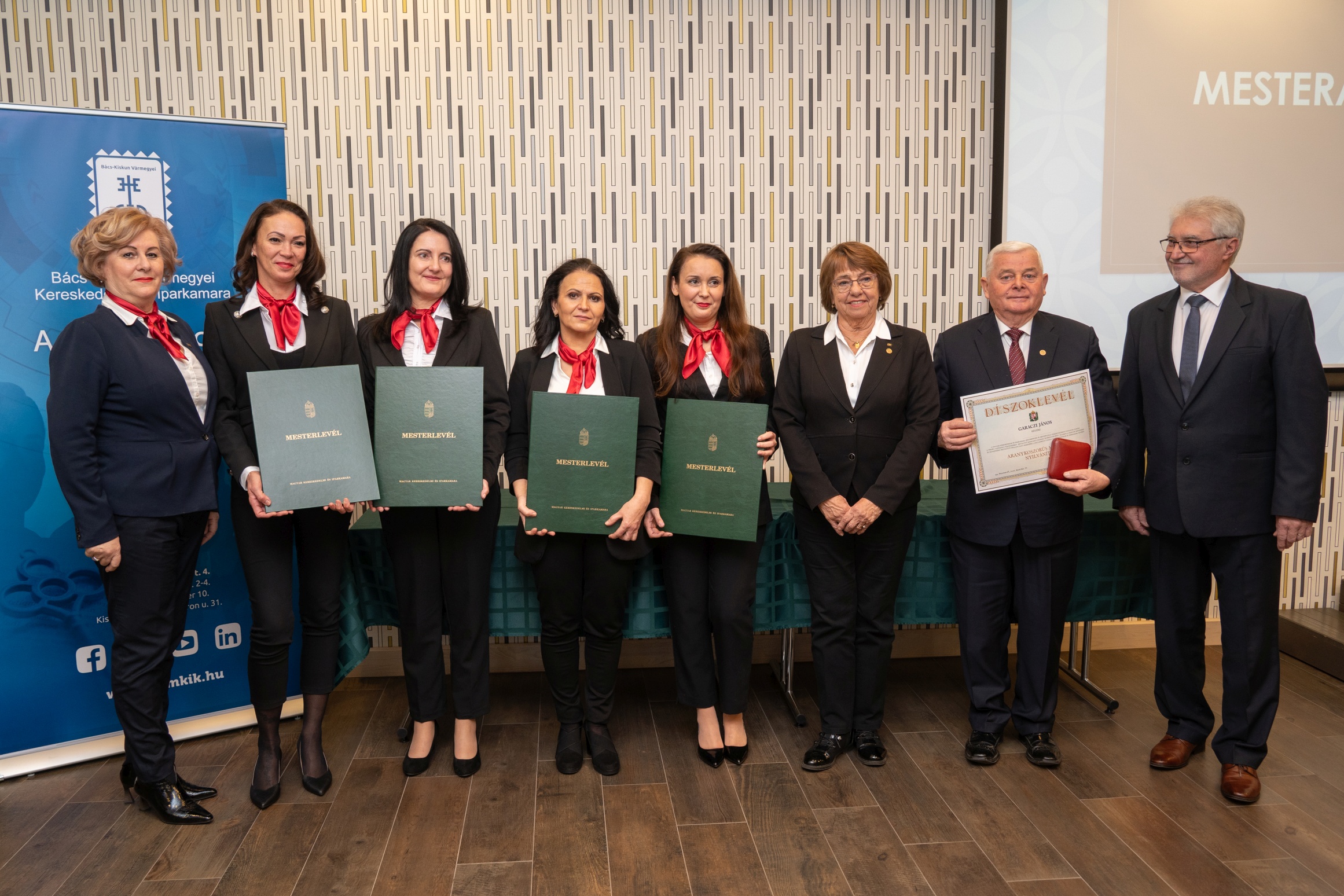 Mesterek avatása és egy életmű elismerése Mesterek avatása és egy életmű elismerése