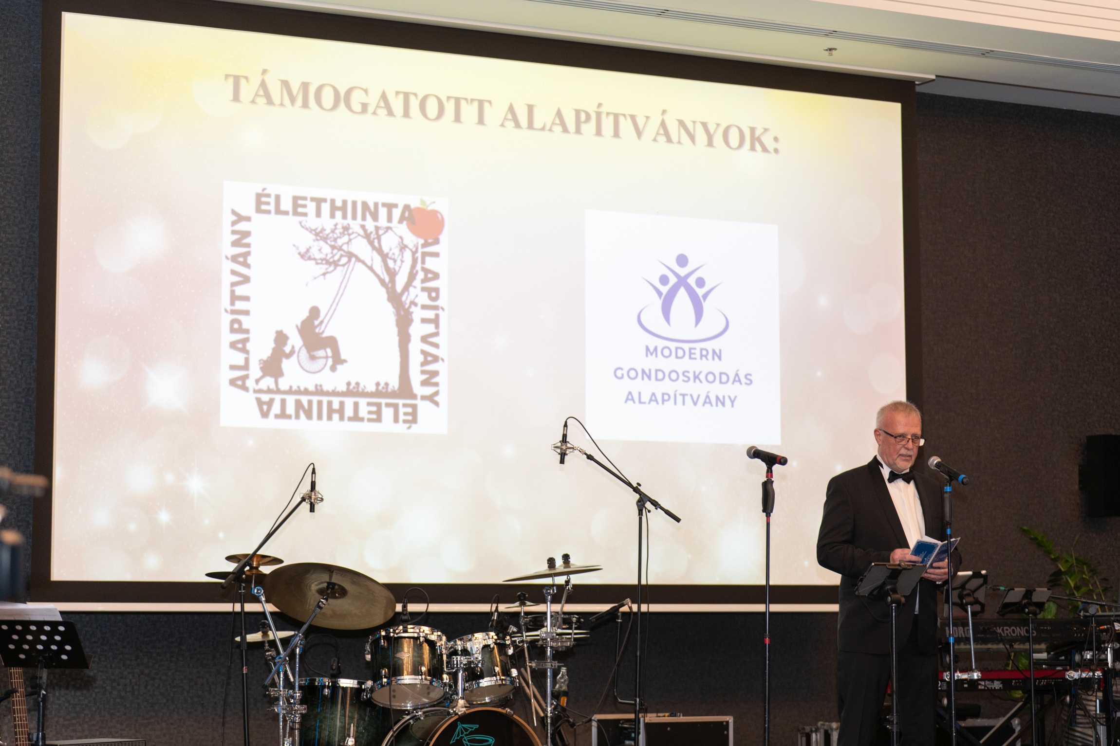 Segíteni gyűltek össze az üzleti élet szereplői a kecskeméti jótékonysági bálon Segíteni gyűltek össze az üzleti élet szereplői a kecskeméti jótékonysági bálon