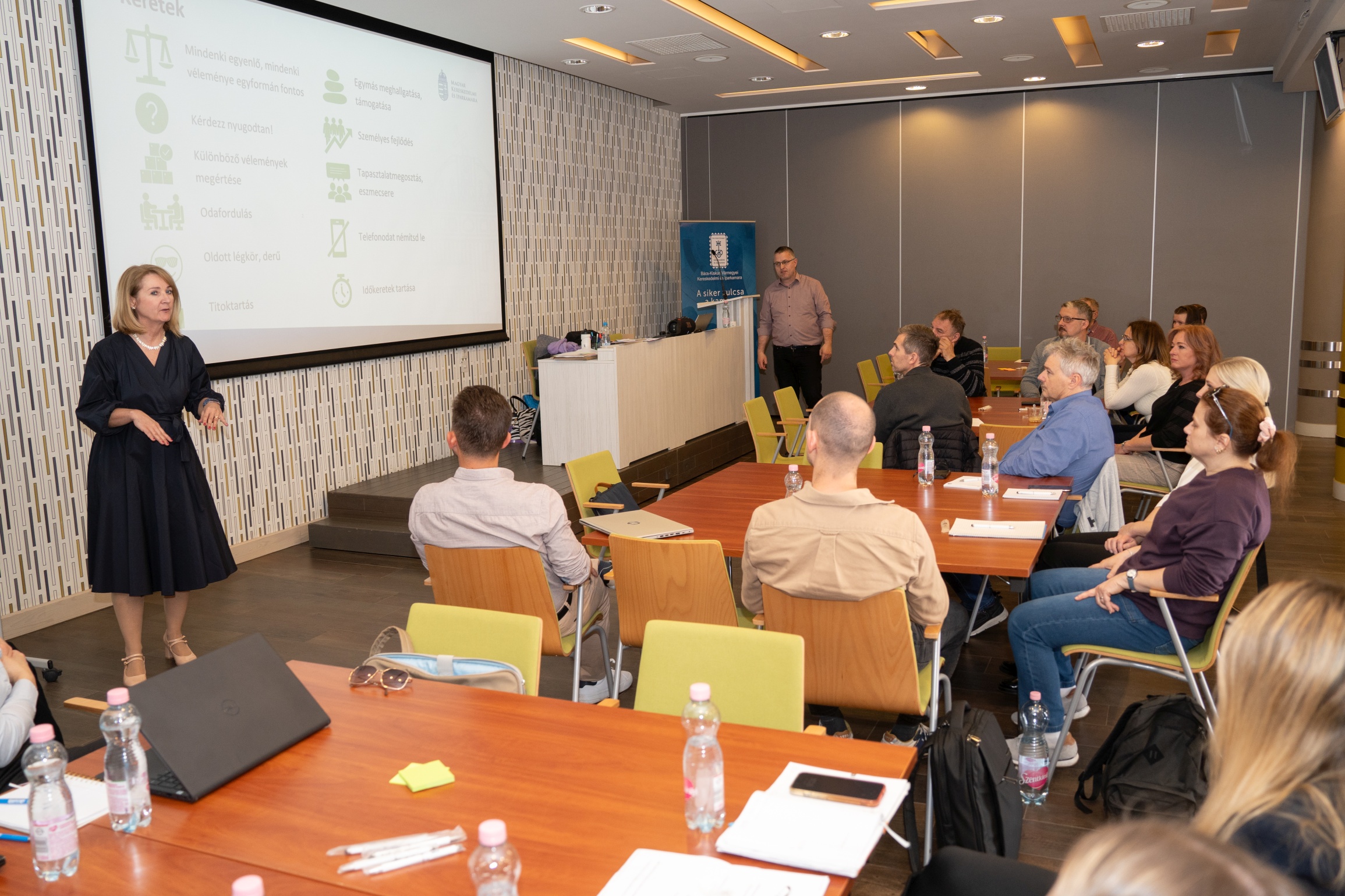 Üzleti tárgyalási stratégiákat tanultak vállalkozások vezetői, képviselői Üzleti tárgyalási stratégiákat tanultak vállalkozások vezetői, képviselői